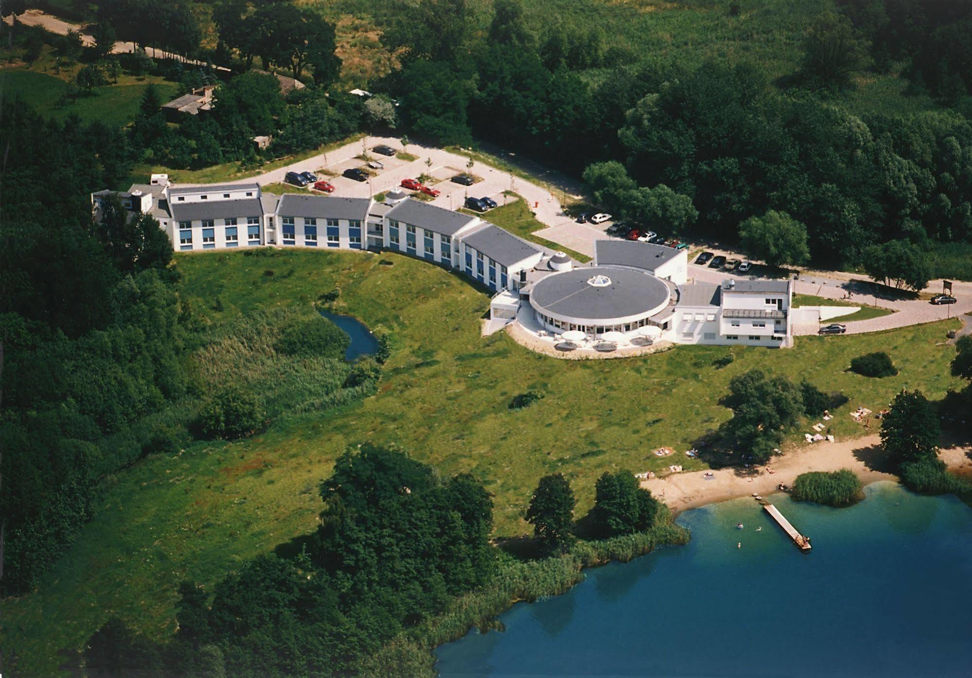 Seehotel Luisenhof Falkenhagen  Exterior photo